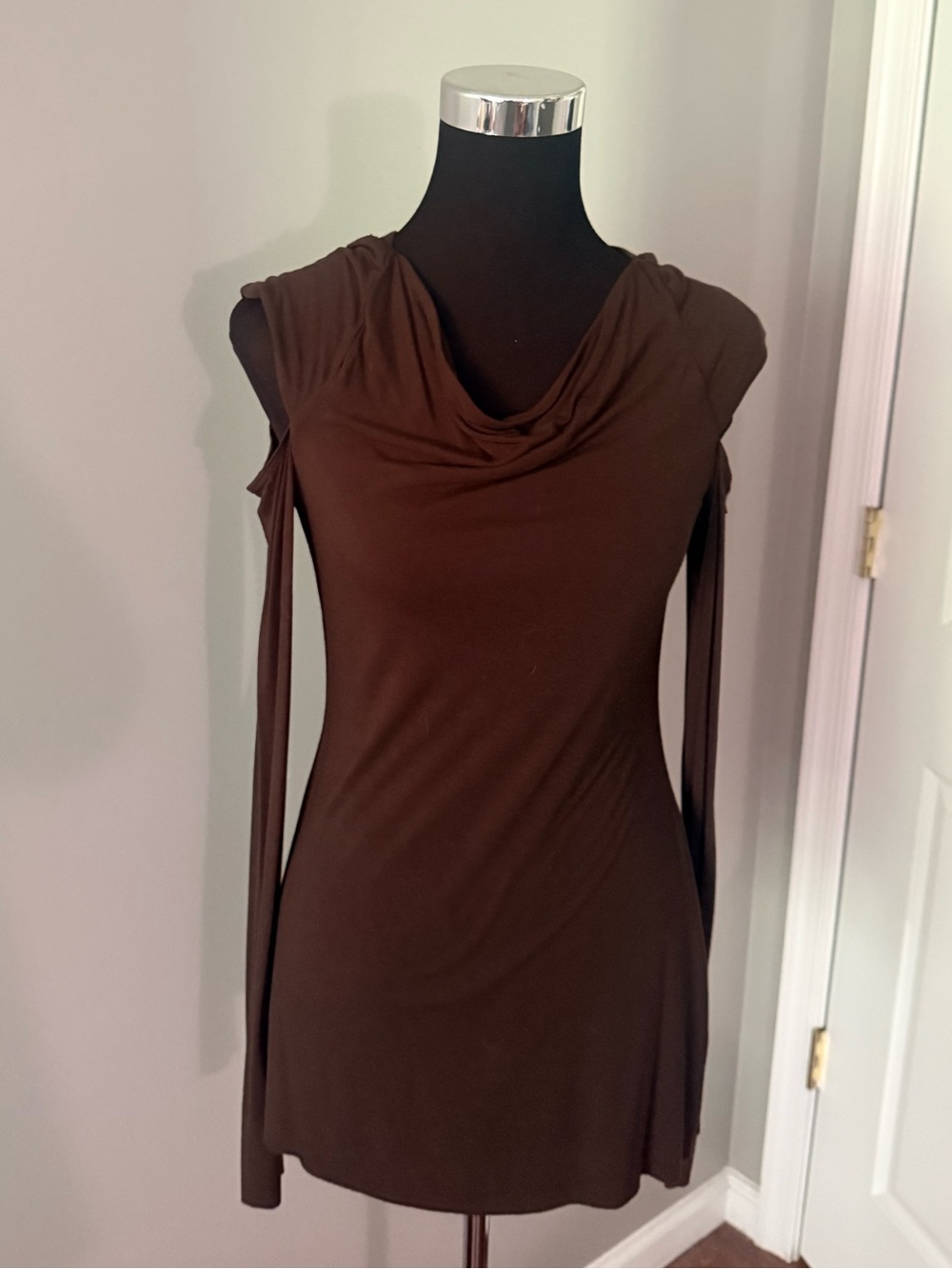 Bailey 44 🤎 cold shoulder top